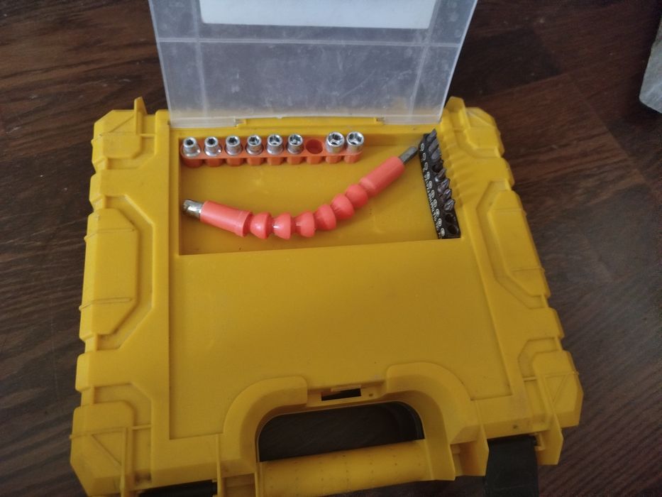 аккумуляторный шуруповёрт DeWALT
Про
