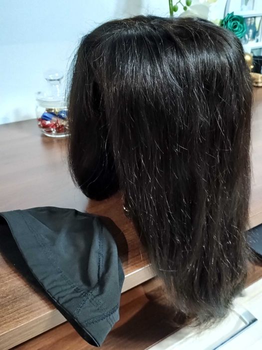 Perucă din păr natural