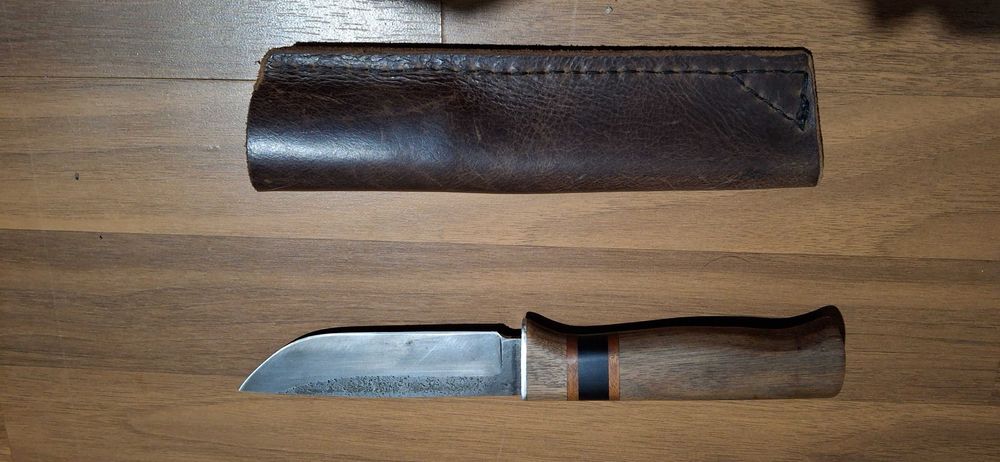 Кован ловен нож.