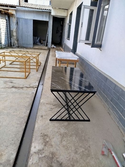 Журнальный столик