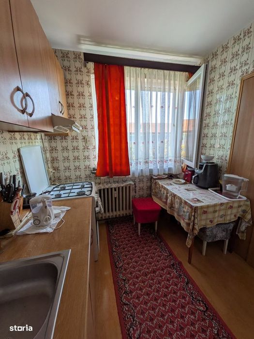 Apartament cu 3 camere semidecomandat – Calea București, zona Institut