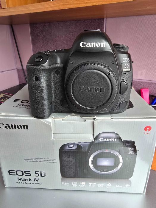 Canon 5D Mark IV 3000 cadre + 3 acumulatori + card CF