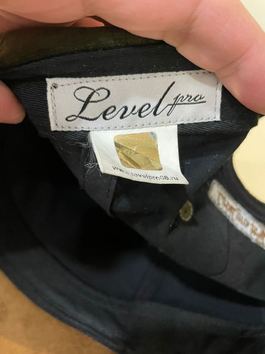 Продам куртку парку женскую и кепки