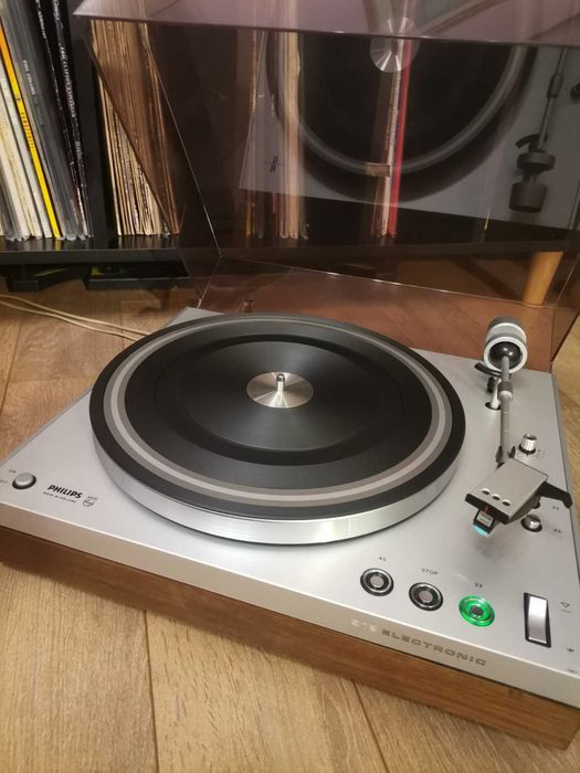 Продавам грамофон PHILIPS 22GA212 Electronic