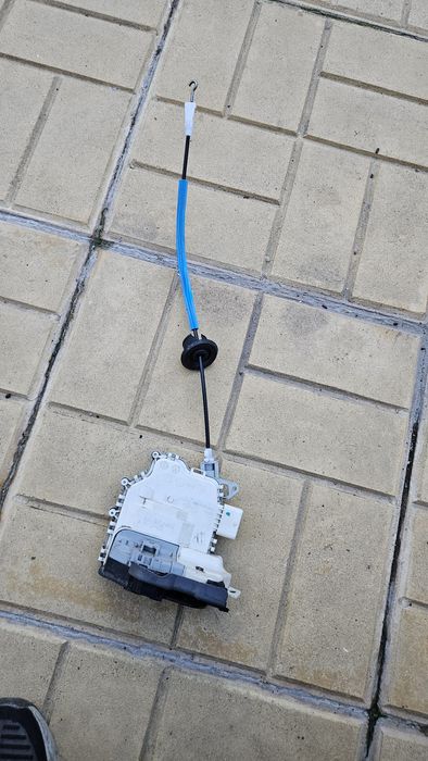 Навигация за опел инсигния и брава дясна предна за ауди а4 в8