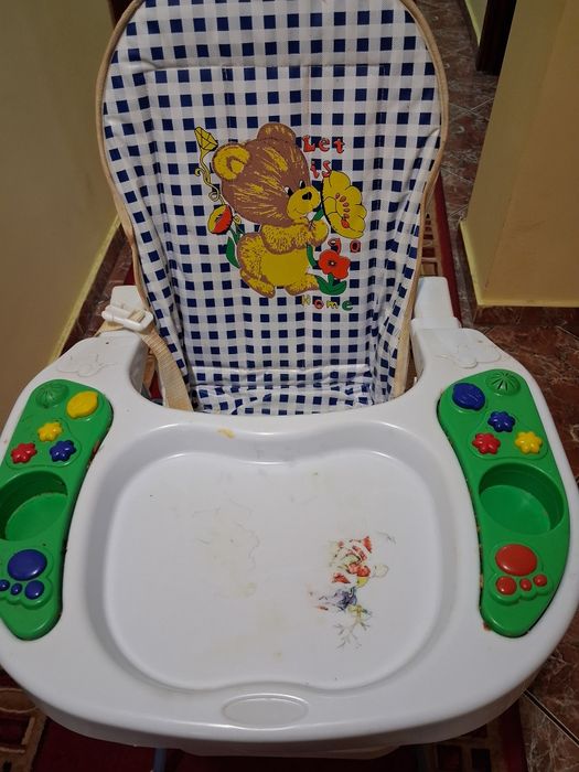 Scaun de masa pentru copii mici