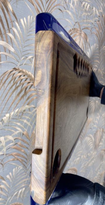 Platouri din lemn masiv & rășină – piese unicat, realizate manual