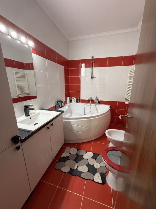 Persoana fizica vand apartament 3 camere Nufarul, Piata Nucetului