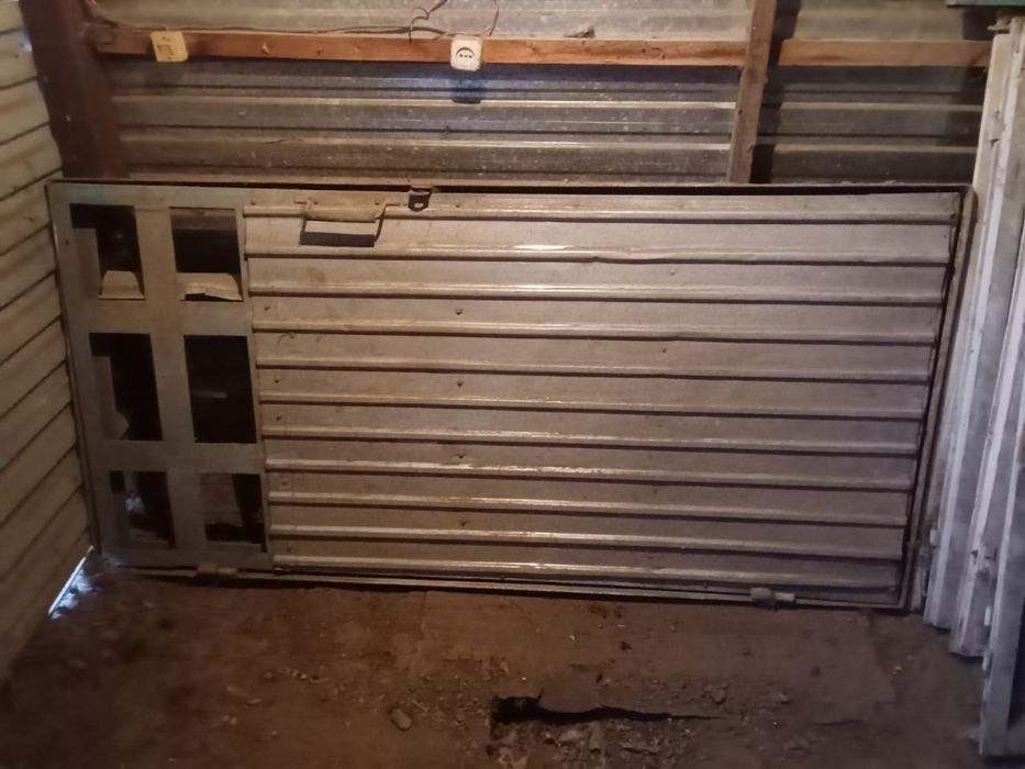 Железная д в е р ь