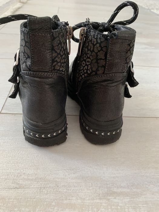 Продам ботинки