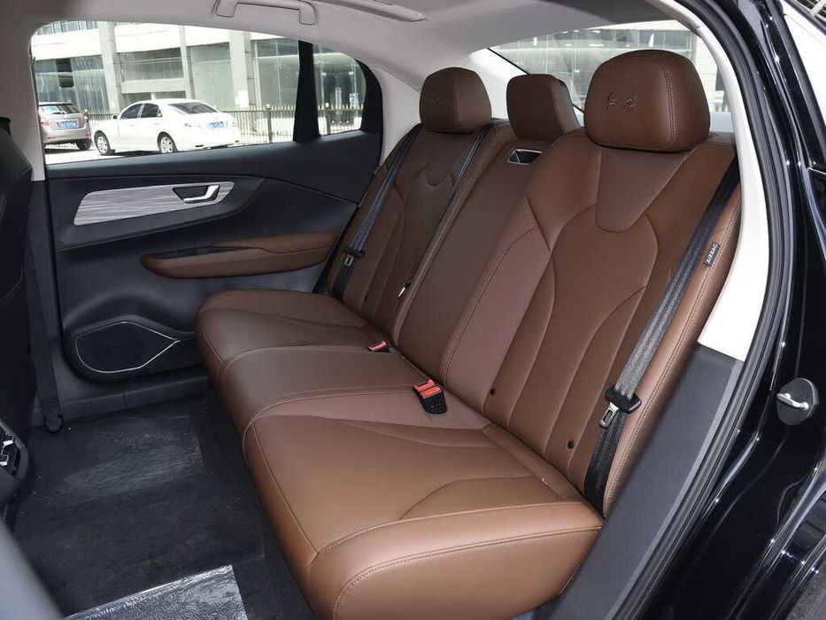 Hongqi E-QM5 610 KM naxt va xalol nasiya