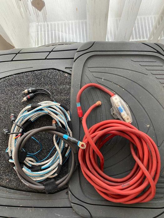 Vand Subwoofer JBL + statie auto vibe ofer si kit instalare si montaj