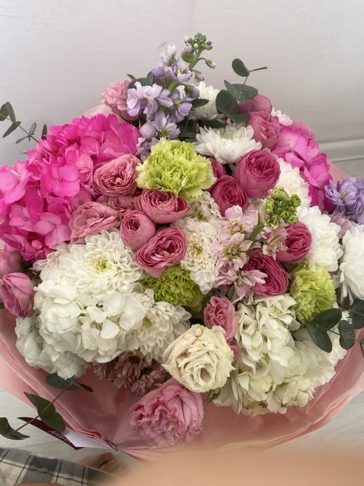 Әдемі гүл сатамын. Қолданылған. Әлі солмады. Су да тұр