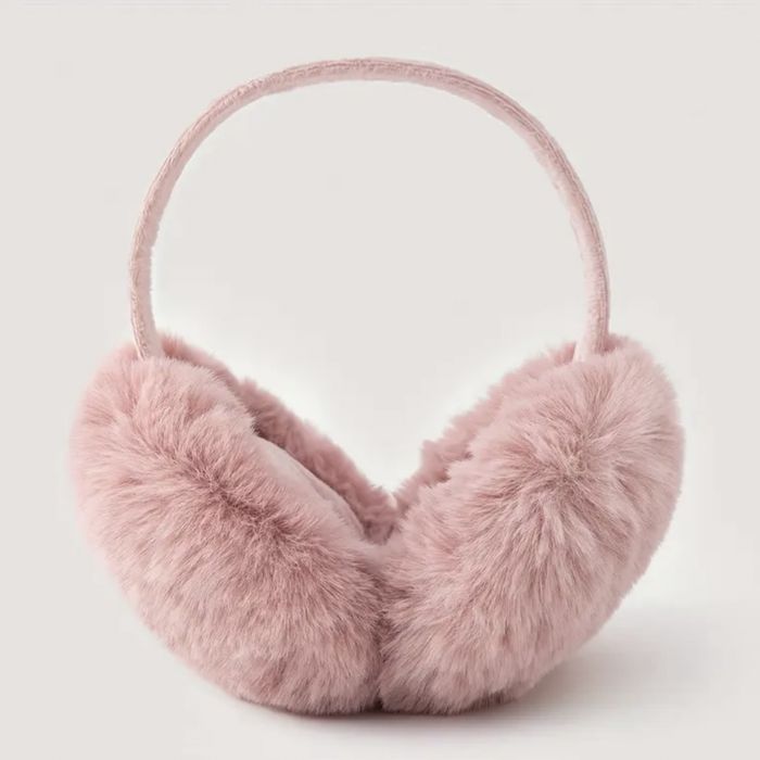 Страхотни Много пухкави и топли ушанки в различни цветове