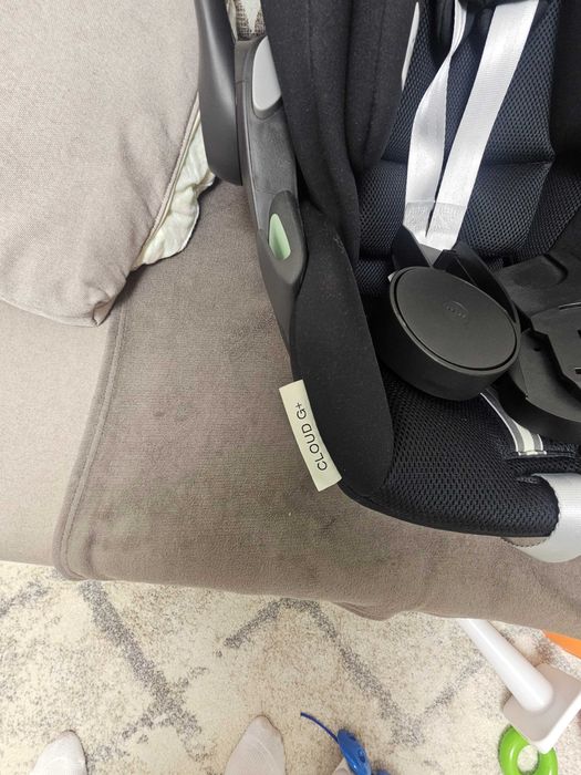 Vând scoică auto Cybex Cloud G i-Size Plus – Moon Black