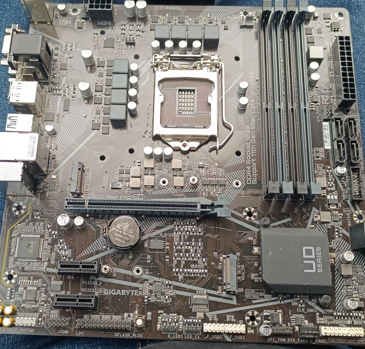 Материнская плата B560