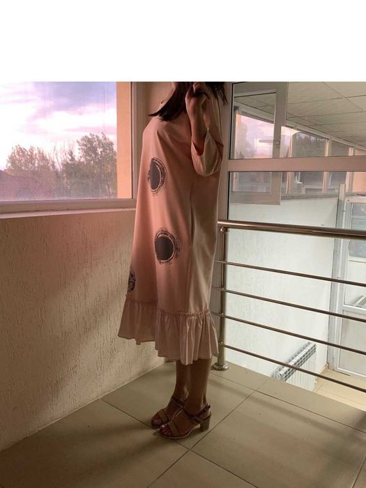 Платье розовое свободное