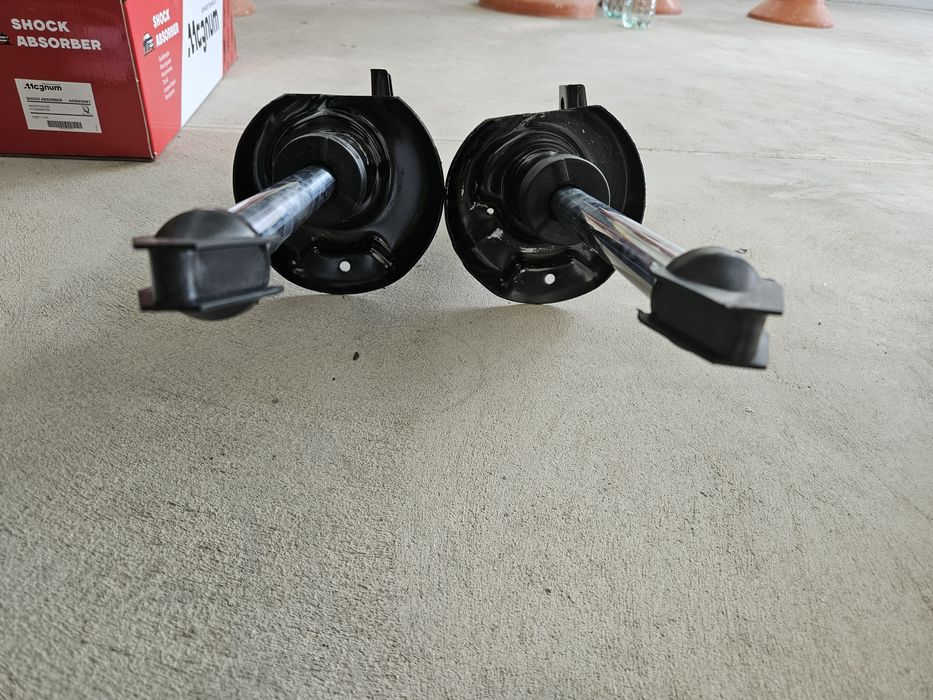 Комплект нови амортисьори предни  за ауди А3