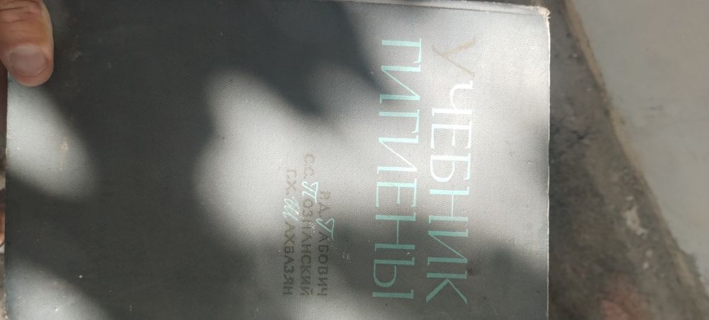 Meditsina kitoblari 40 taga yaqin