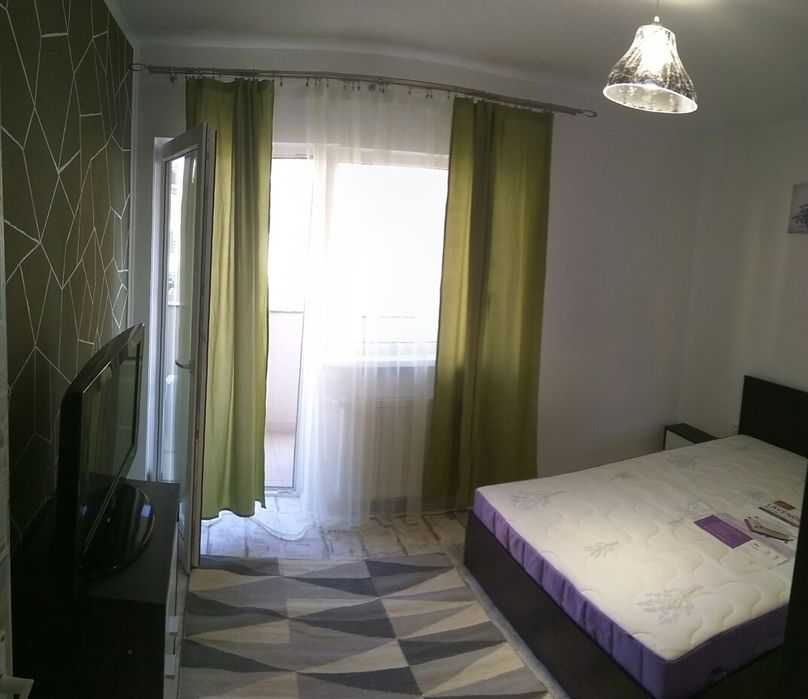 Apartament 2 camere + bucatarie cu loc de luat masa, de inchiriat