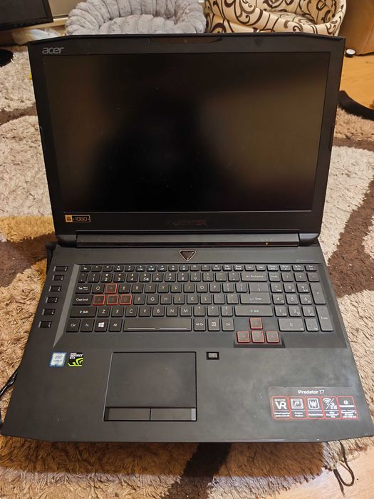 Vand laptop Acer  Predator G5-793 defect