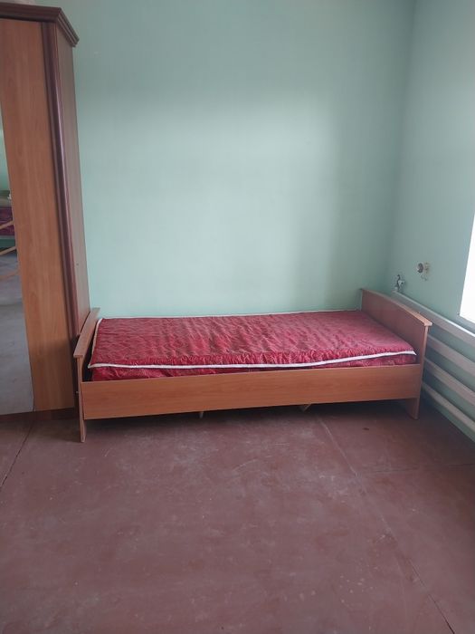 Спальни гарнитур 1та шифонера 2 та скафча 2та тумбочка 2та  термо 1та