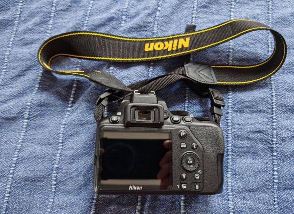 Фотоапарат Nikon D3500 с два обектива