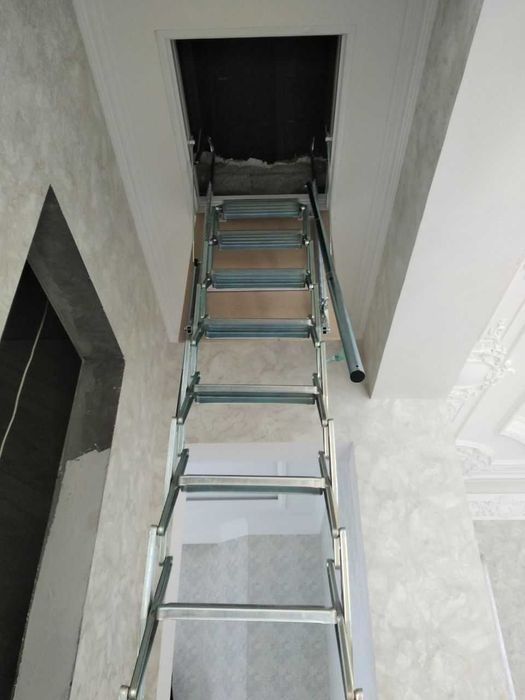 Чердачная лестница, раскладная металлическая из Италии.

Звоните.