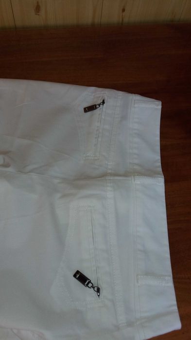 продам  летние   штаны  женские   в  отличном  состояние