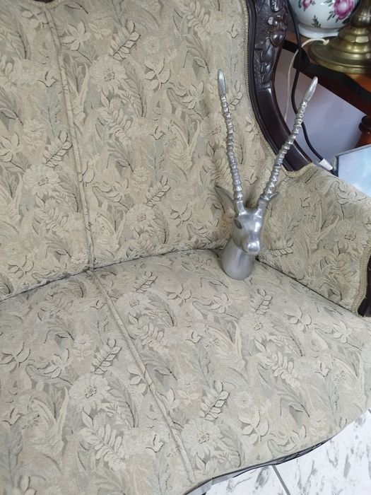 Антикварен френски ръчно резбован диван Наполеон Трети. 1848-1870