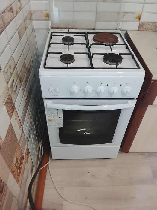 Продам газовую плиту