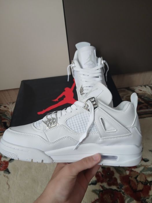 adidasi Jordan 4