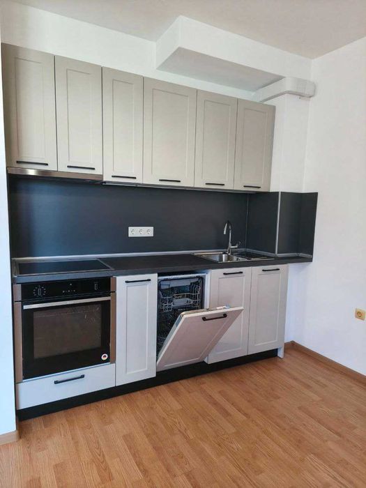 Двустаен апартамент с гараж в Бриз!