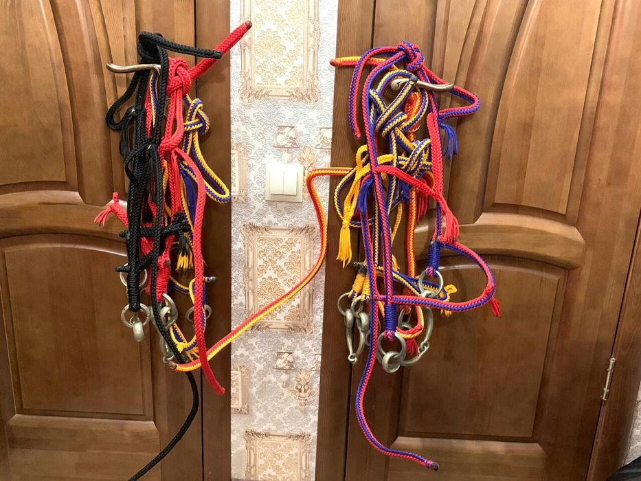 продам уздечки, недоузки, седла