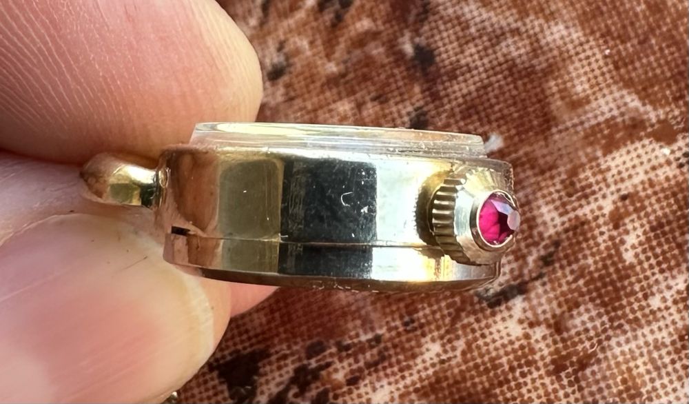 Винтидж дамски механичен часовник колие с рубин – мини часовник