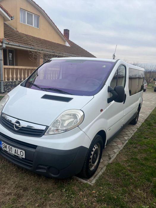 Opel vivaro 8+1 model lung