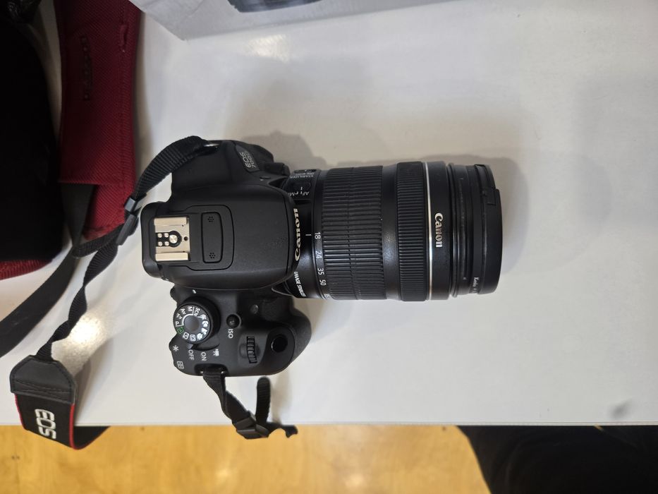Canon  EOS 700D.