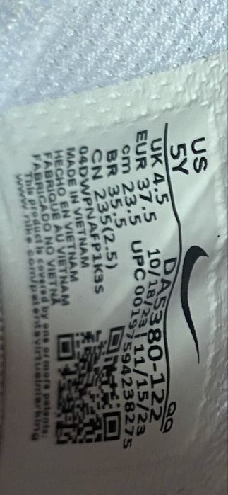 Маратонки NIKE нови