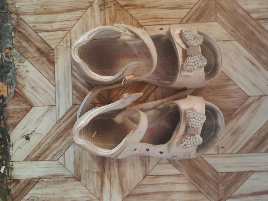 Продам детскую обувь