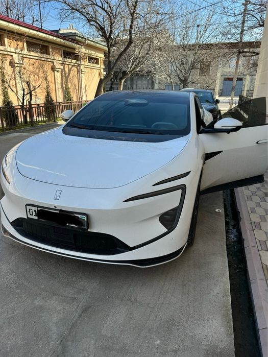 Avatr 12 4WD 755км