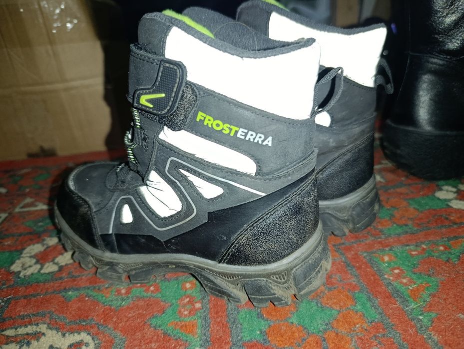 Продам детскую обувь