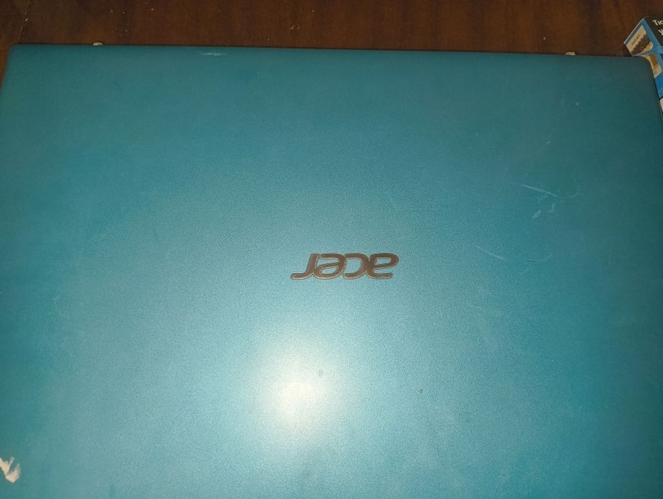 Продавам ACER лаптоп