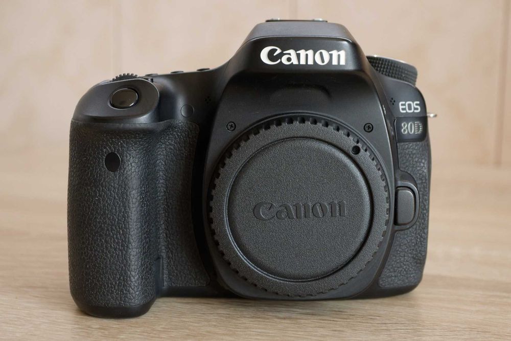 De vânzare Canon EOS 80D body, folosit moderat, de câțiva ani doar șters de praf
