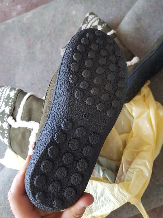 Продавам удобни женски ботуши