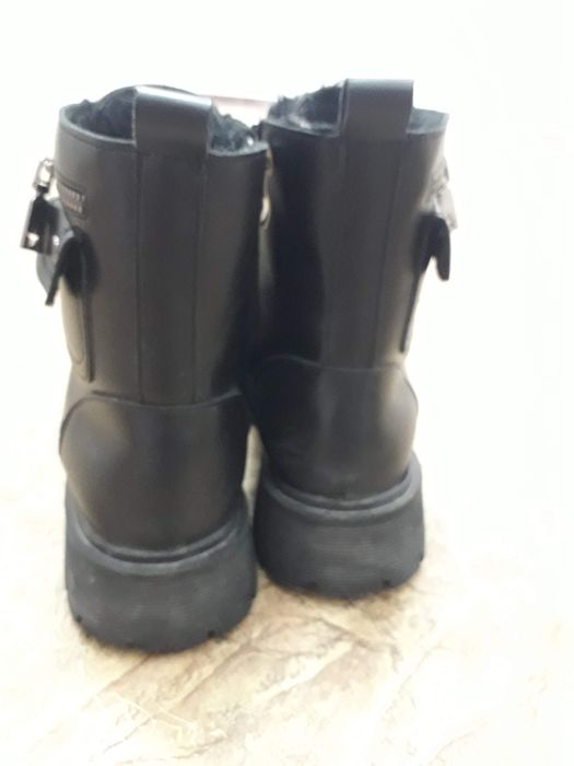 Продам  ботинки для подрост. девочек