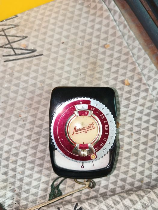 Фотоэлектрический экспонометр ЛЕНИНГРАД 2