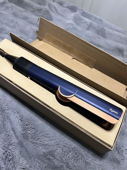 Dyson Airstrait straightener