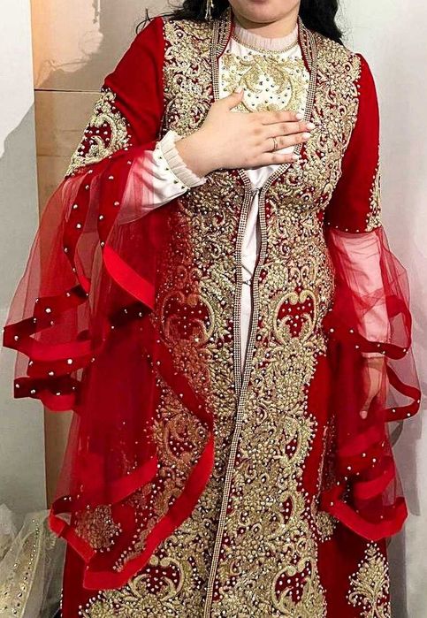 Ansambl kelin ko`ylak sotiladi juda chiroyli...