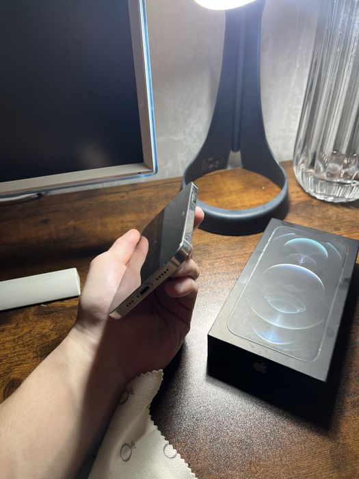 Iphone 12 pro в отличном состоянии