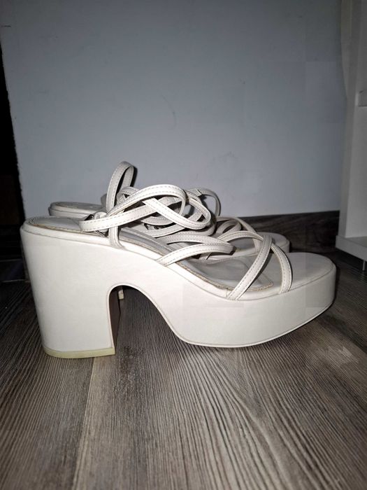 Сандали ZARA Нови с малка забележка